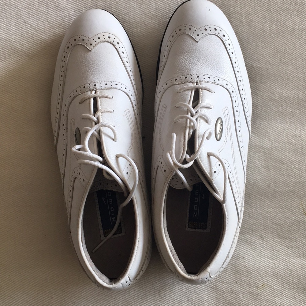 Ladies golf shoes